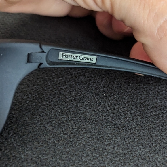 Foster Grant Track Polarized Sports Sunglasses for Men or Women, Black - Picture 7 of 8